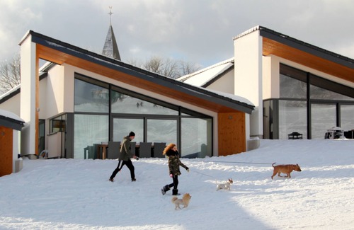 Neuastenberg Villa | Design Villa Winterberg: Luxury vacation home directly on the slopes/meadow
