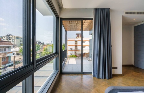 Khlong Tan Nuea Villa | Designer 49 Pool Villa