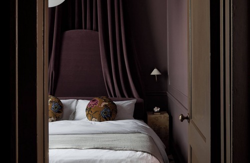 Stratford Hotel | Designed for a romantic getaway or a solo adventure on the town. Dramatic & Theatrical