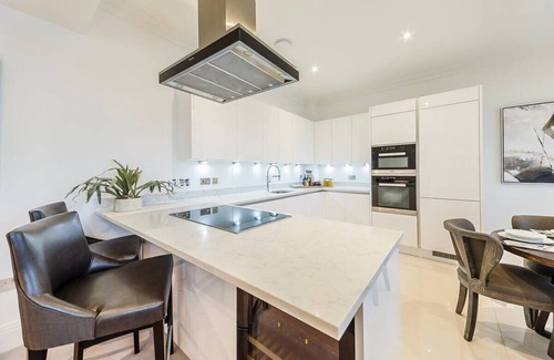 Hammersmith and Fulham Apartment | Designer 2-Bed Apartment by the Thames-1st floor