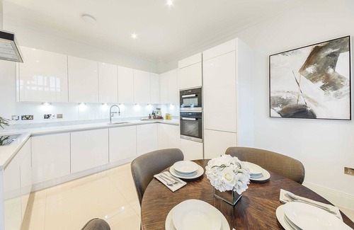 Hammersmith and Fulham Apartment | Designer 2-Bed Apartment by the Thames-1st floor
