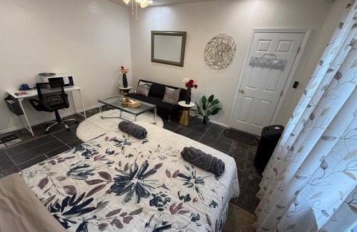 North Massapequa House | Designer 2 Rooms Modern Luxury Pad- 0 Cleaning Fee