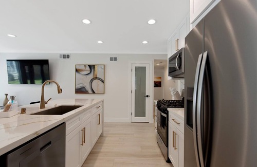 Canyon Country House | DESIGNER 4-bedroom 2 Bath POOL, SPA & ARCADE! Santa Clarita Valley