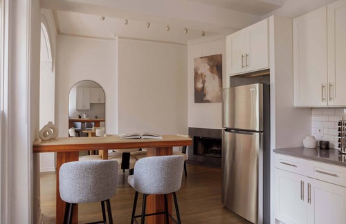Rush and Division Apartment | Designer Apartment 2W | Heart of Gold Coast/River North