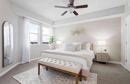 Sparks Apartment | Designer Apt w Jacuzzi Walk To Casino & iMax