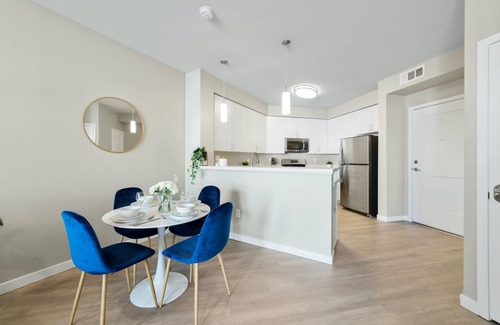 Sparks Apartment | Designer Apt With Jacuzzi Sky Lounge Gym Access