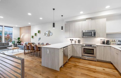 Ballard House | Designer Ballard 3B2B Home w/Rooftop & Parking