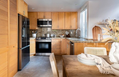 Solana Beach Condo | Designer Beach Condo Steps to Sand/Ocean, Pool, Spa, Shops, Restaurants, Parking