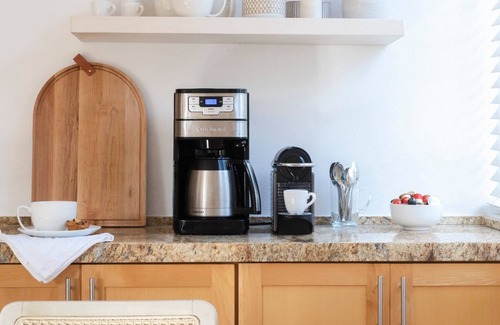 Solana Beach Condo | Designer Beach Condo Steps to Sand/Ocean, Pool, Spa, Shops, Restaurants, Parking