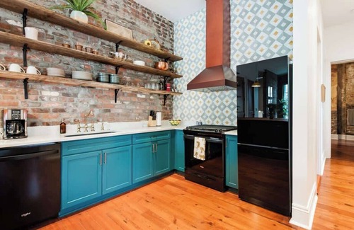 East Riverside Apartment | Designer Bohemian Loft on Iconic Magazine Street