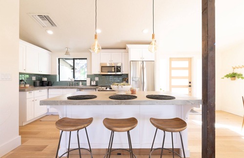 West Sedona House | Designer Bungalow in Heart of Sedona, Enclosed Yard/Patio, Luxe Kitchen