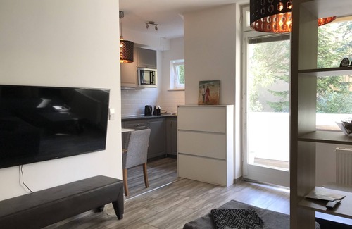 Schoeneberg Apartment | Designer Central apartment with terrace & parking