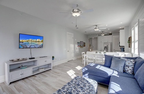 Cinnamon Shore Condo | Designer Condo 'Blue Serenity' w/Designer Interiors+Amenities@Cinnamon Shore
