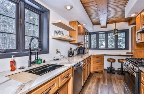 Lac du Flambeau House | Designer cottage on Statenaker Lake with dock access, trails, & Norwegian Sauna