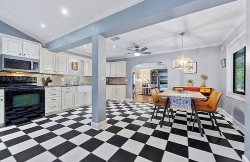 Deep Creek House | Designer Deep Creek Home 5 Beds W/Large Spa/Enclosed Lanai.Pet friendly !