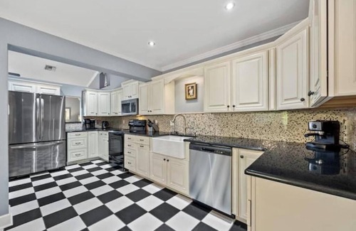 Deep Creek House | Designer Deep Creek Home 5 Beds W/Large Spa/Enclosed Lanai.Pet friendly !