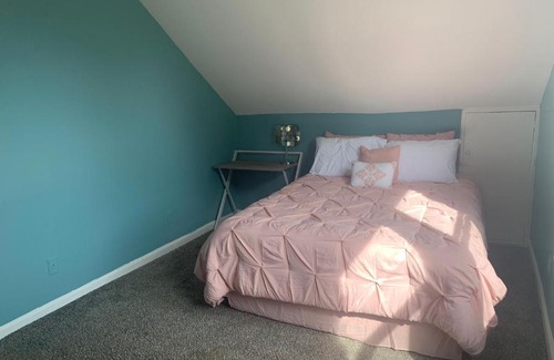 Cedmont Apartment | Designer Fashion Loft 1 Bedroom Apartment -Royalty Homes