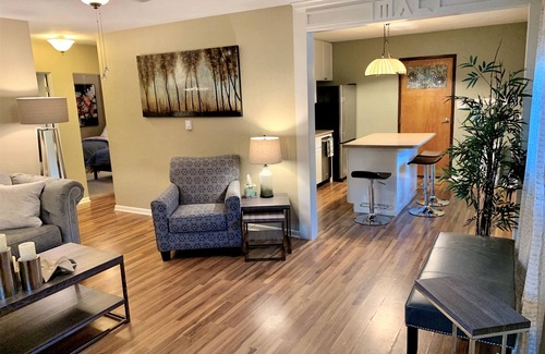 Farmington House | Designer Getaway is a fully remodeled house close to downtown.