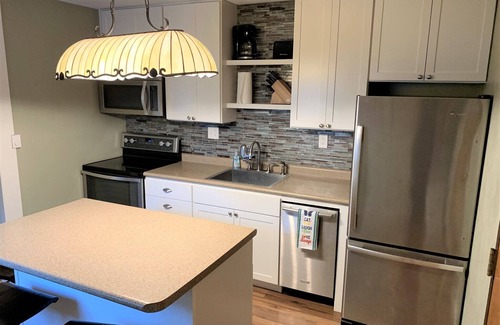 Farmington House | Designer Getaway is a fully remodeled house close to downtown.
