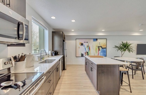 People's Freeway House | Designer Granary District Townhome - Downtown SLC - 2 King Master Suites/2.5BA