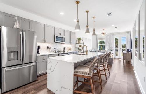 Gulf Place House | Designer Gulf Place Condo