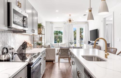 Gulf Place House | Designer Gulf Place Condo