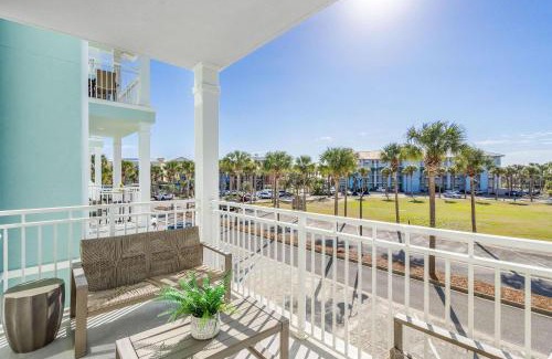 Gulf Place House | Designer Gulf Place Condo