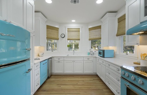 Seagrove Beach West Cottage | Designer Home in Seaside, FL! Walk to Pool and Beach + 2 Adult Bikes!