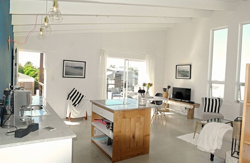 Bloubergstrand Apartment | Designer holiday apartment in private villa solar powered