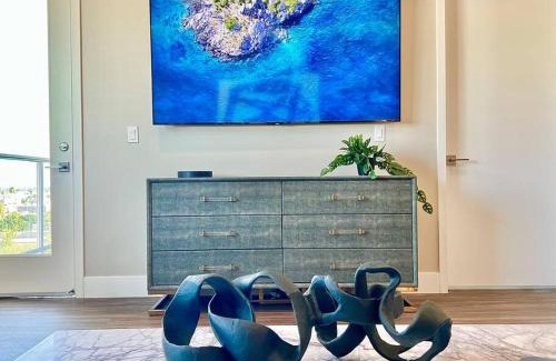 Hollywood Apartment | Designer Hollywood Penthouse with Private Balcony on Sunset