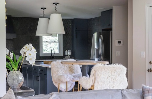 Holcomb House | Designer Home, Hot Tub, King Suite, Game Room