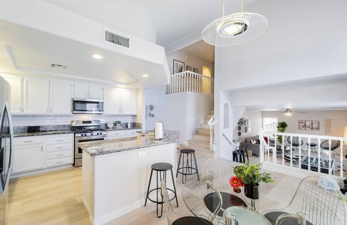 Green Valley North House | Designer home-6 miles to the Las Vegas Strip!