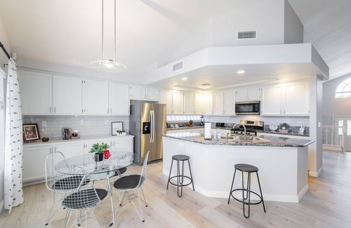 Green Valley North House | Designer home-6 miles to the Las Vegas Strip!