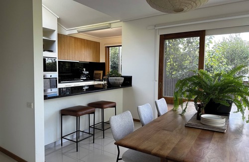 Mount Clear House | Designer home surrounded by beautiful garden- secure parking, remote check in