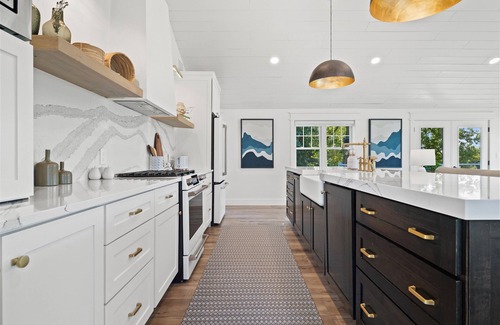 Village of Pewaukee House | Designer Home with Lake Views + Walk to Beachfront ☀️