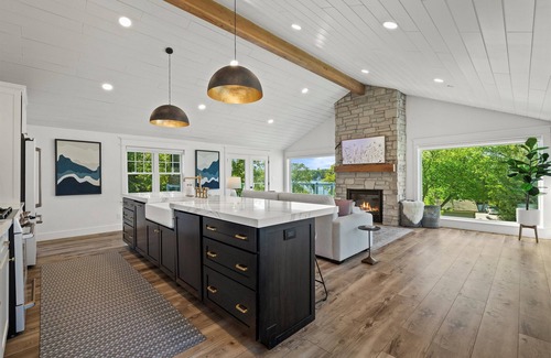Village of Pewaukee House | Designer Home with Lake Views + Walk to Beachfront ☀️