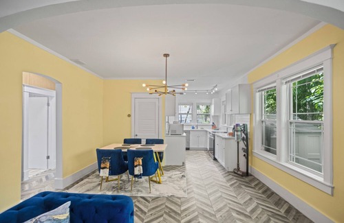 Northeast Miami House | Designer House Steps from Stores
