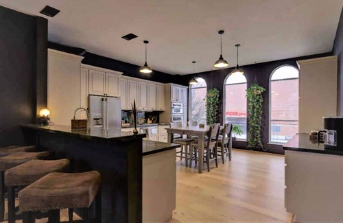 East Downtown Houston House | Designer Loft with indoor swing