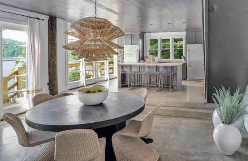 Crane Hill House | Designer Luxury on Smith Lake/Pool/5BR/3BR/Steps to Water!