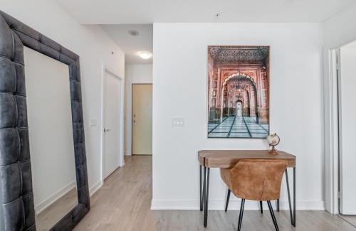 Downtown Toronto Apartment | Designer One Bedroom Suite - Entertainment District Toronto