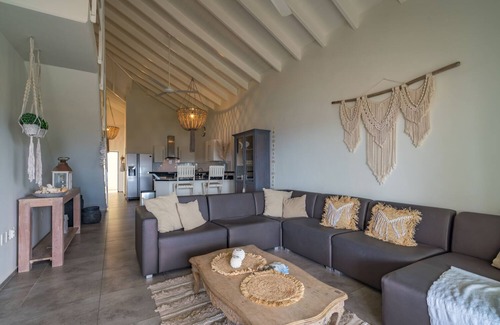 Willemstad Apartment | Designer penthouse-amazing view-private beach-walk to Mambo Beach-family rental