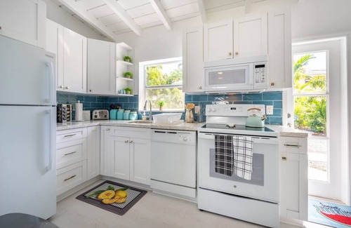 Middle River Terrace House | Designer Pool Home! BNR Vacation Rentals
