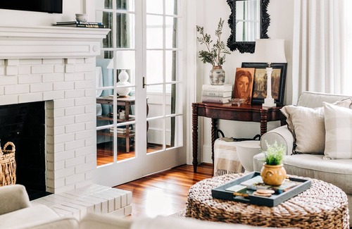 Pettigru Street Historic District House | Designer Retreat in Quaint Historic District w Front Porch Dining under the oaks