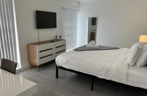 Downtown Fort Lauderdale Apartment | Designer River View Apartments