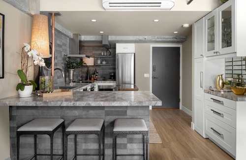 Kelowna Central Business District Hotel | Designer's Dream - Downtown Waterfront!