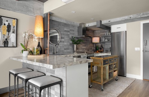 Kelowna Central Business District Hotel | Designer's Dream - Downtown Waterfront!