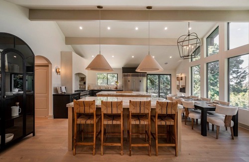 Salt Lake City House | Designer Salt Lake Home w/mountain views! Super close to Park City/Deer Valley!