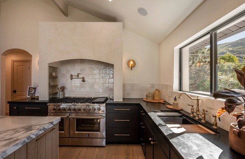 Salt Lake City House | Designer Salt Lake Home w/mountain views! Super close to Park City/Deer Valley!