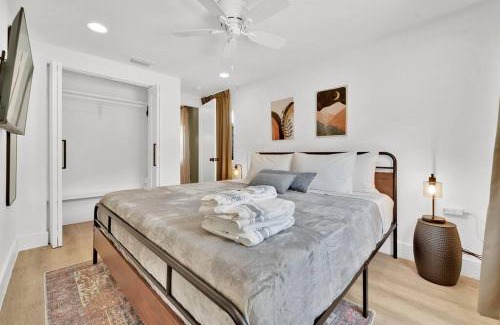 Parker Ridge Apartment | Designer spot - No Extra Fees - Palm Wave Says