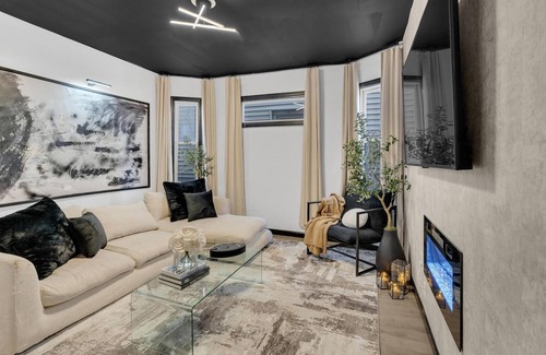 East Orange Apartment | Designer stay